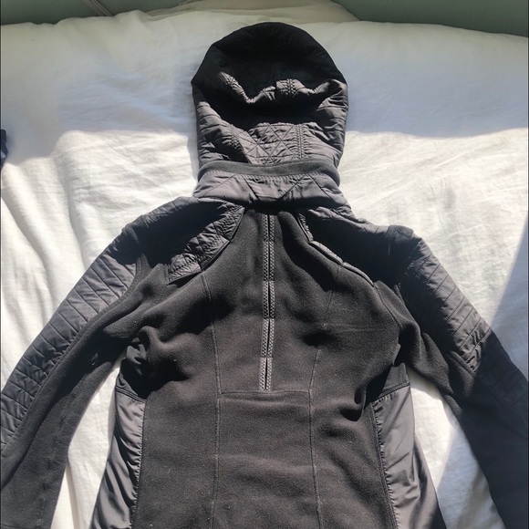 Lululemon rare black sweater - Picture 3 of 4